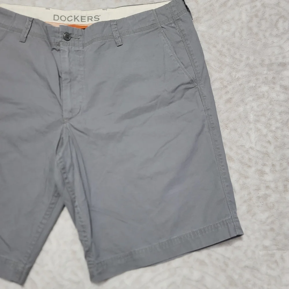 Dockers Flat Front Shorts Straight Fit Men's‎ Size 40 Gray NWT